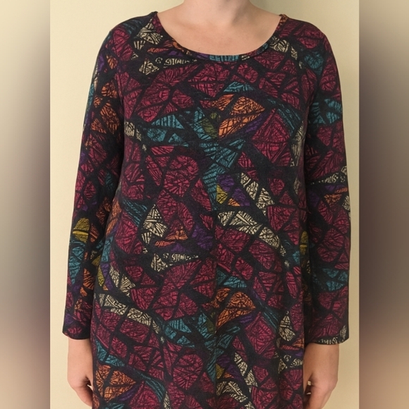 NWT LulaRoe Lynnae Long Sleeved Tunic Top Navy Geometrical Print 2XL XXL Plus - Picture 1 of 4